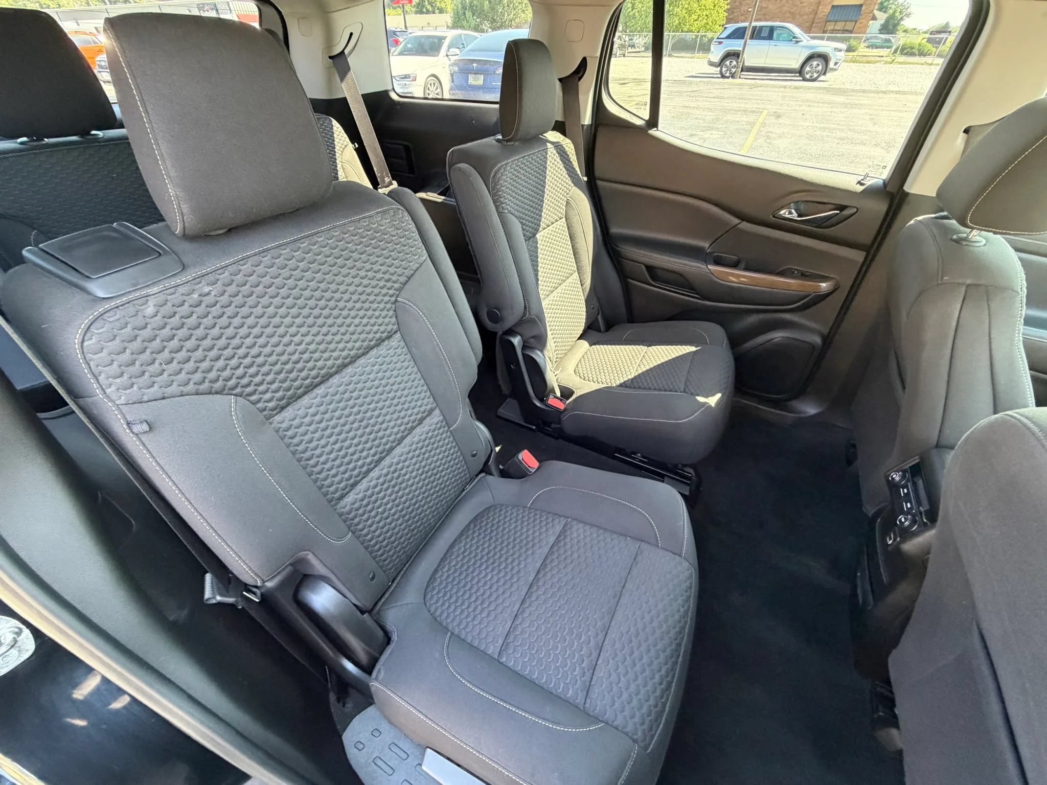 Used 2019 GMC Acadia SLE FWD image 34