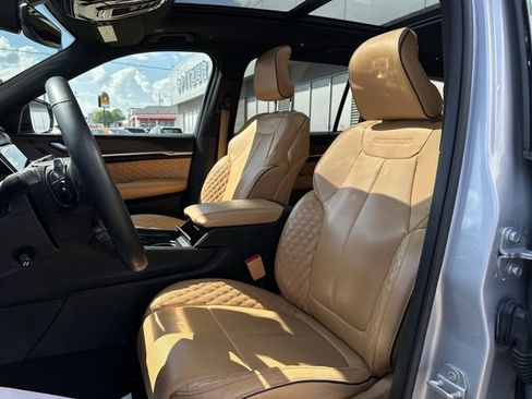 Used 2024 Jeep Grand Cherokee L Summit AWD/4WD image 15