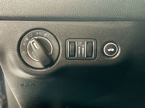 Used 2023 Chrysler 300 Touring image 10