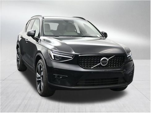New 2026 Volvo XC40 B5 Plus w/ Protection Package Premier AWD/4WD image 7