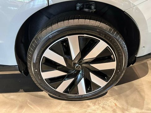 Used 2025 Volvo EX90 Ultra AWD/4WD image 11