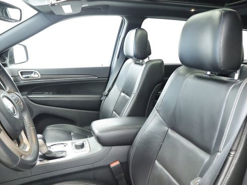 Used 2017 Jeep Grand Cherokee Limited w/ Luxury Group II AWD/4WD image 28