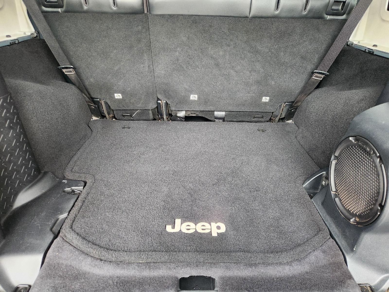 Used 2014 Jeep Wrangler Unlimited Rubicon AWD/4WD image 32