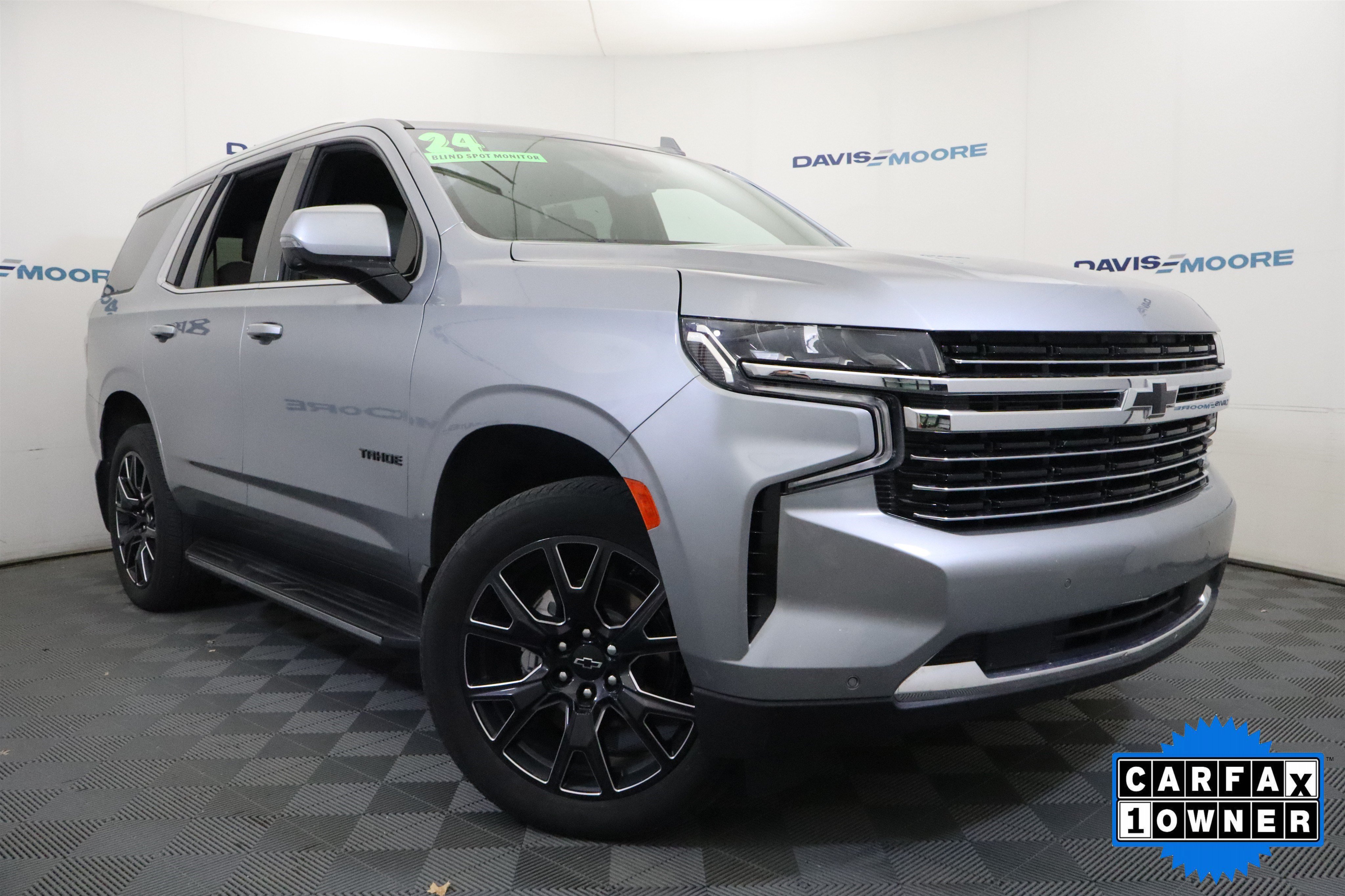 Used 2024 Chevrolet Tahoe LT w/ Luxury Package RWD image 2