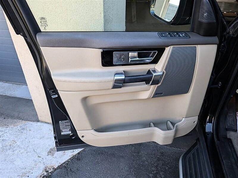 Used 2016 Land Rover LR4 HSE AWD/4WD image 18