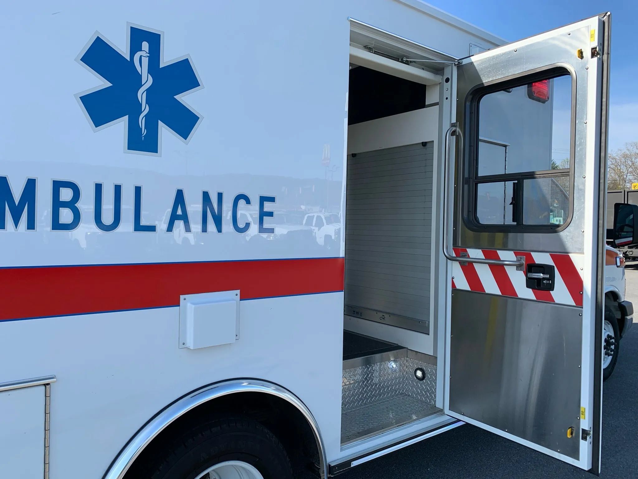 Used 2014 Chevrolet Express 4500 w/ Ambulance Package RWD image 42