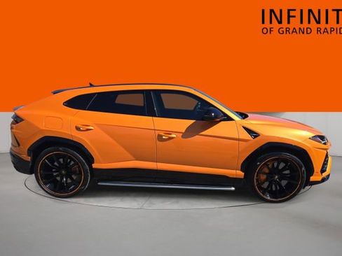 Used 2022 Lamborghini Urus AWD/4WD image 4