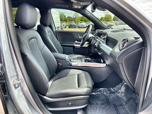 New 2026 Mercedes-Benz GLB 250 image 9