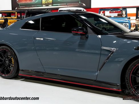 Used 2024 Nissan GT-R NISMO w/ NISMO Appearance Package image 29