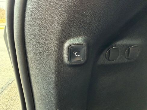 Used 2020 Jeep Cherokee Limited image 17