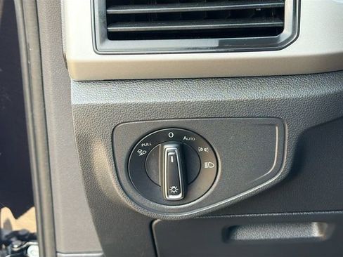 Used 2022 Volkswagen Atlas Cross Sport SE image 10