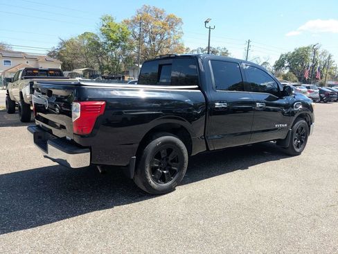 Used 2017 Nissan Titan SV image 3
