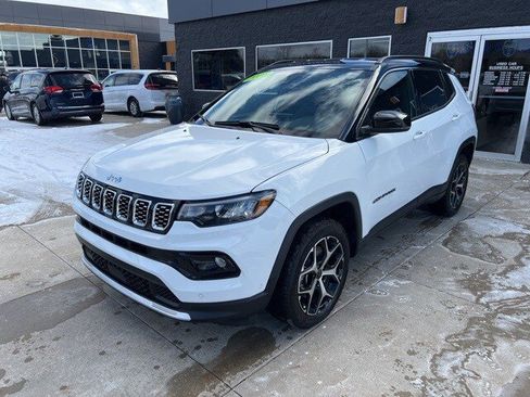 Certified 2025 Jeep Compass Limited image 3