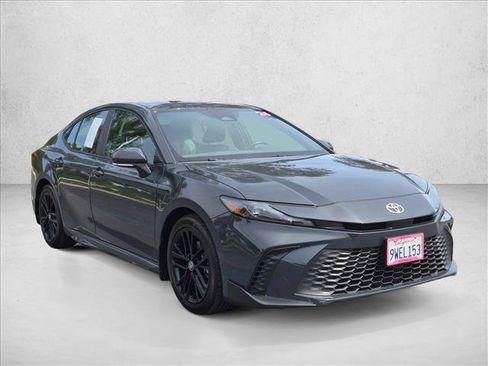 Used 2026 Toyota Camry SE FWD image 3