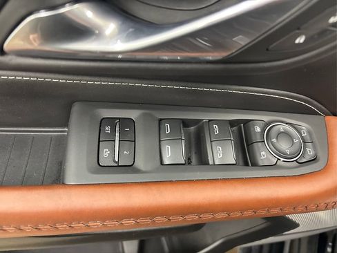 Used 2023 GMC Yukon Denali Ultimate image 39