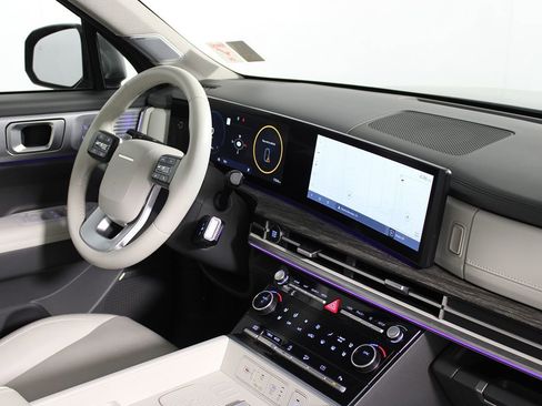 Used 2025 Hyundai Santa Fe Limited image 17