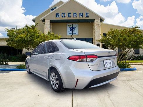 Used 2021 Toyota Corolla LE FWD image 3