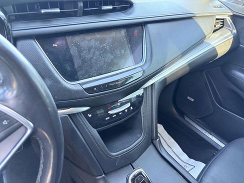 Used 2018 Cadillac XT5 Luxury w/ Driver Awareness Package image 8