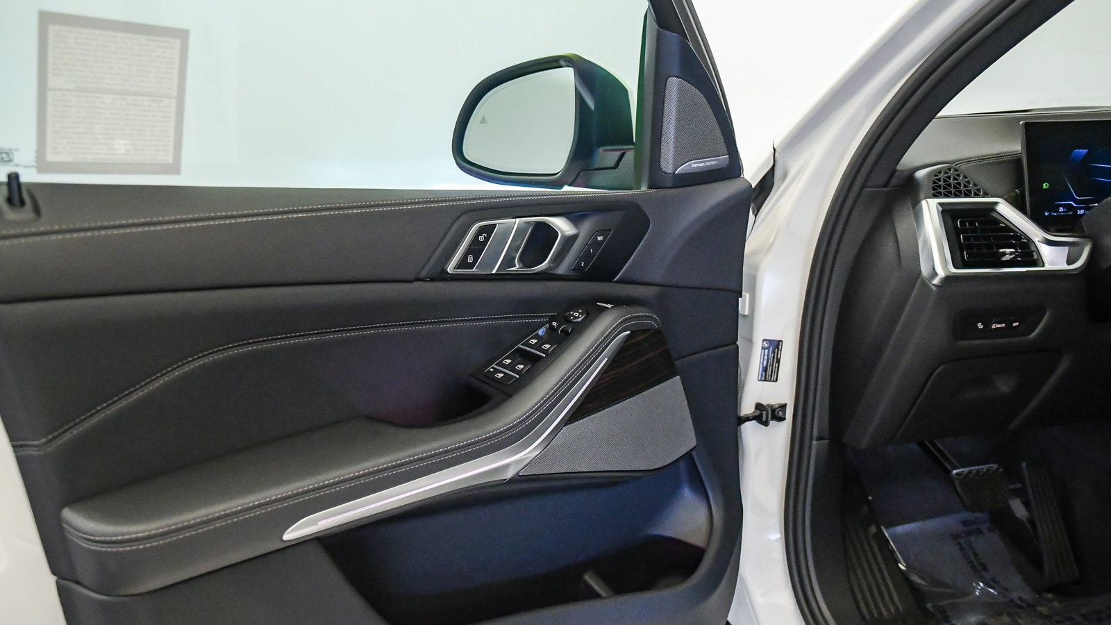 Used 2026 BMW X5 sDrive40i w/ Premium Package RWD image 23