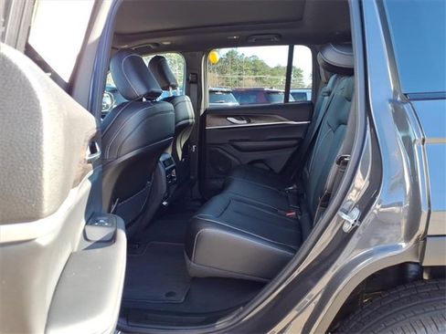 New 2025 Jeep Grand Cherokee Limited image 17