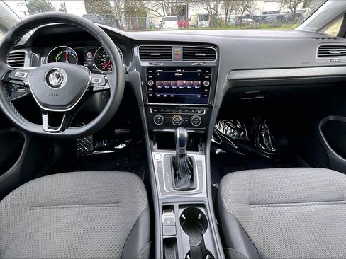 Used 2019 Volkswagen e-Golf SE image 17