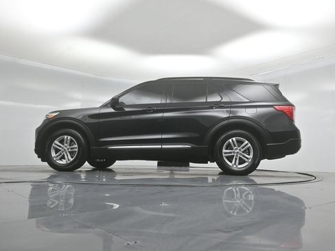Certified 2024 Ford Explorer XLT RWD image 46