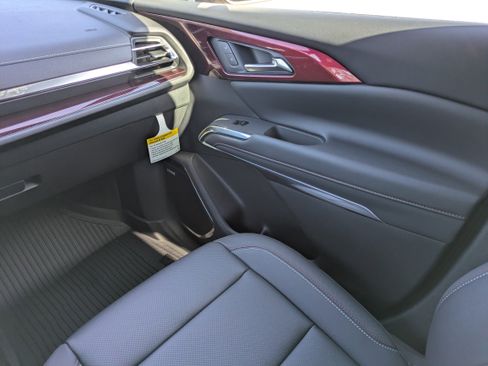 New 2026 Chevrolet Traverse Z71 w/ Enhanced Driving Package AWD/4WD image 13