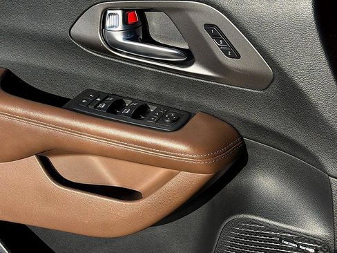 Used 2019 Chrysler Pacifica Limited w/ Tire & Wheel Group image 21