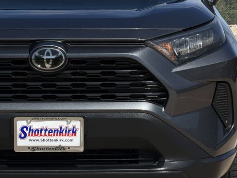 Used 2020 Toyota RAV4 LE FWD image 8