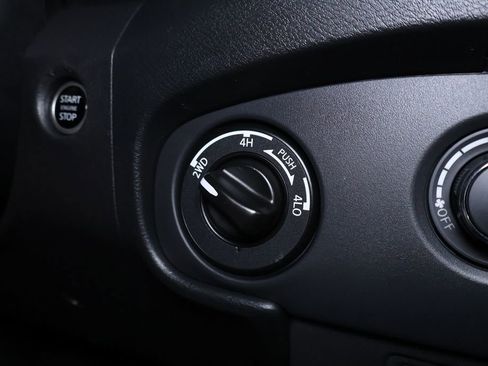 Used 2023 Nissan Frontier SV image 30