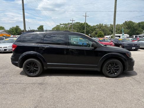 Used 2020 Dodge Journey SE w/ SE Popular Equipment Group FWD image 2