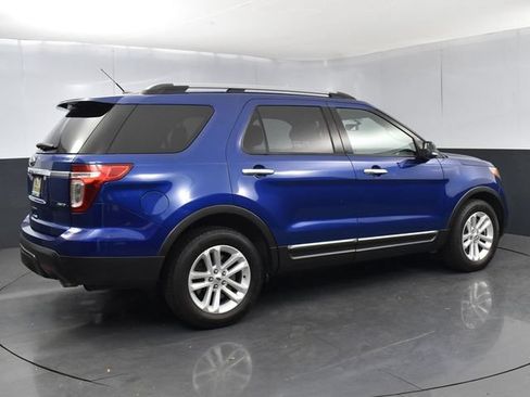 Used 2014 Ford Explorer XLT w/ Equipment Group 202A AWD/4WD image 3