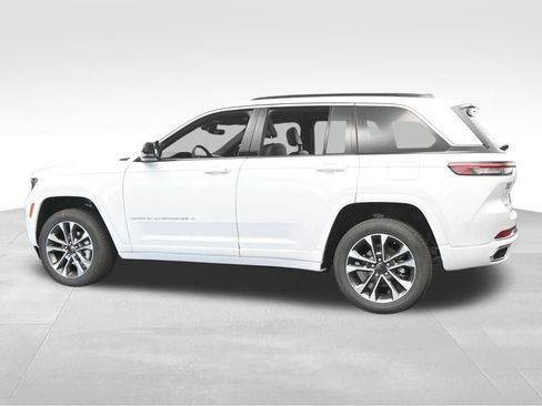Used 2024 Jeep Grand Cherokee Overland image 3