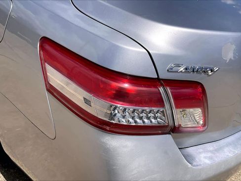 Used 2010 Toyota Camry LE image 28