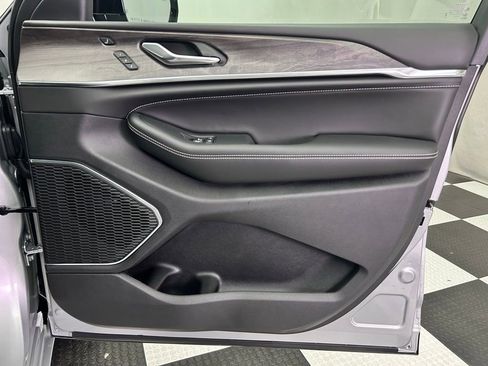 New 2025 Jeep Grand Cherokee Overland w/ Adv Protech Group III image 22