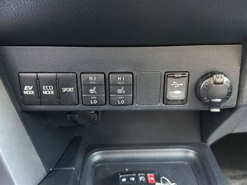 Used 2017 Toyota RAV4 Limited AWD/4WD image 28