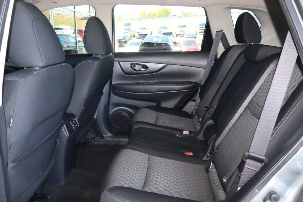 Used 2017 Nissan Rogue SV FWD image 32