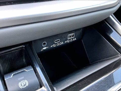Used 2025 Subaru Outback Limited AWD/4WD image 16