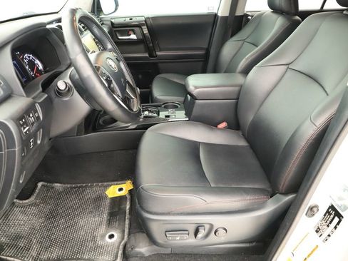 Used 2021 Toyota 4Runner TRD Off-Road Premium w/ Moonroof Package AWD/4WD image 22