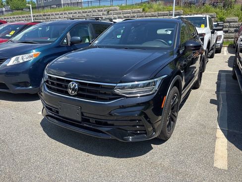 Used 2024 Volkswagen Tiguan SE R-Line AWD/4WD image 3
