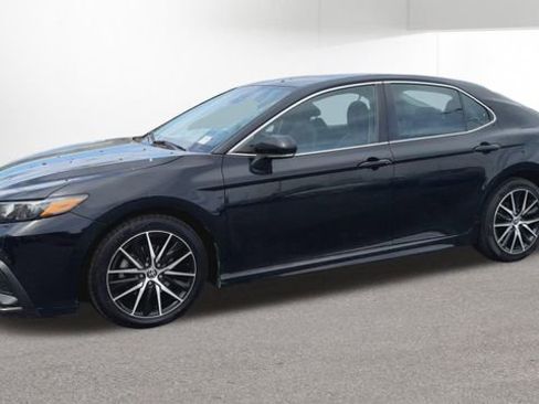 Used 2023 Toyota Camry SE FWD image 4
