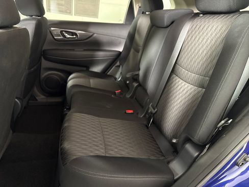 Used 2020 Nissan Rogue SV FWD image 13