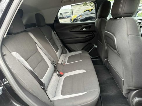 Certified 2025 Chevrolet TrailBlazer LT w/ LT Cold Weather Package FWD image 18