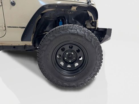 Used 2018 Jeep Wrangler Rubicon w/ Power Convenience Group image 41