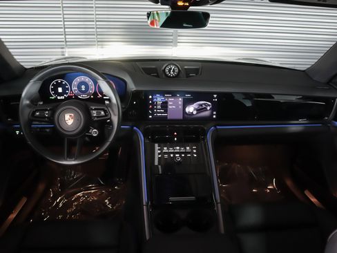 Certified 2025 Porsche Panamera RWD image 12