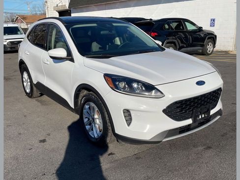 Used 2020 Ford Escape SE image 1