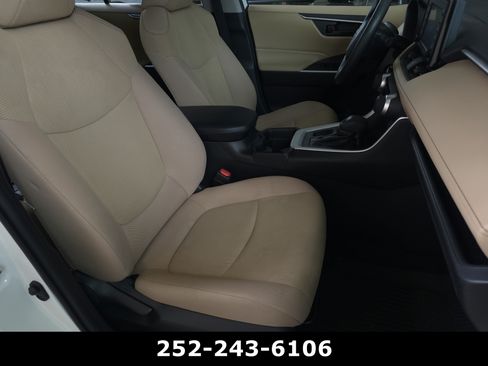 Used 2021 Toyota RAV4 LE FWD image 34