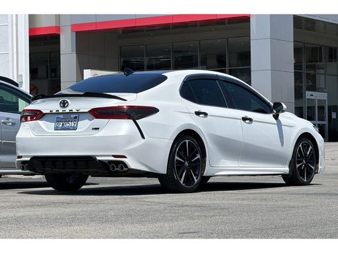 Used 2019 Toyota Camry XSE FWD image 4