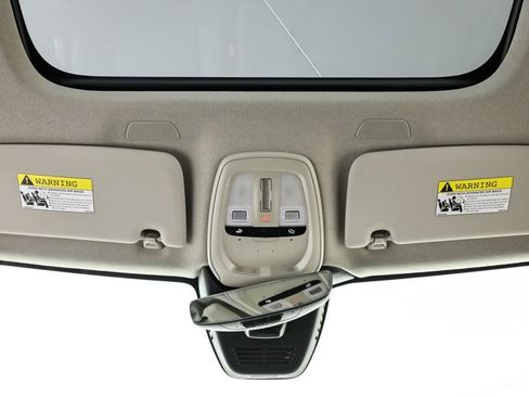 Used 2025 Volvo XC40 B5 Plus image 20