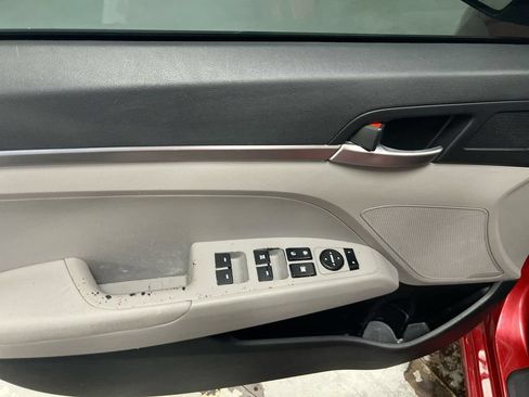 Used 2019 Hyundai Elantra SE FWD image 19